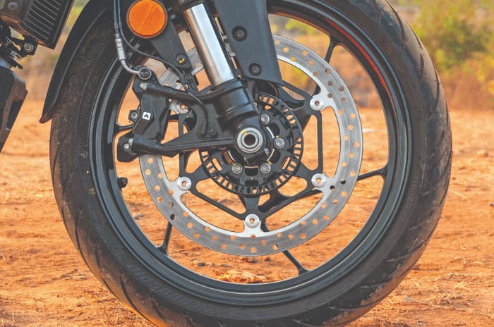 KTM 390 Duke vs Aprilia Tuono 457 comparison review